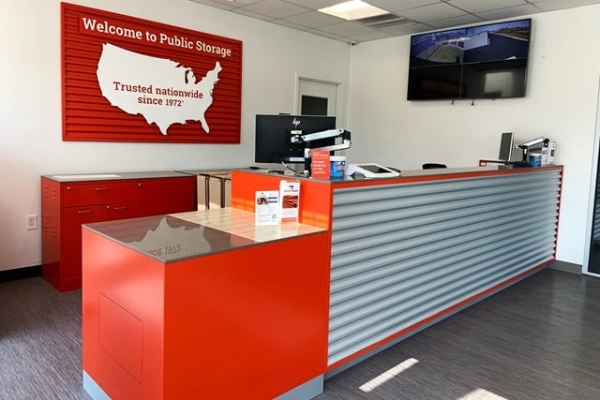 Facility photo: //images.sparefoot.com/medium/21471968bd89128f333.jpg