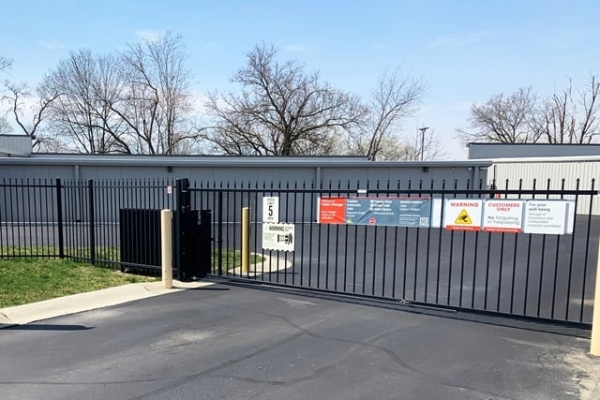 Facility photo: //images.sparefoot.com/medium/21471969f5f964a5464.jpg