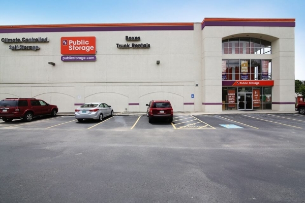 Facility photo: //images.sparefoot.com/medium/214740687e3a67c2186.jpg