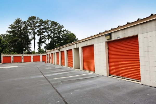 Facility photo: //images.sparefoot.com/medium/214740687e3a68d2183.jpg
