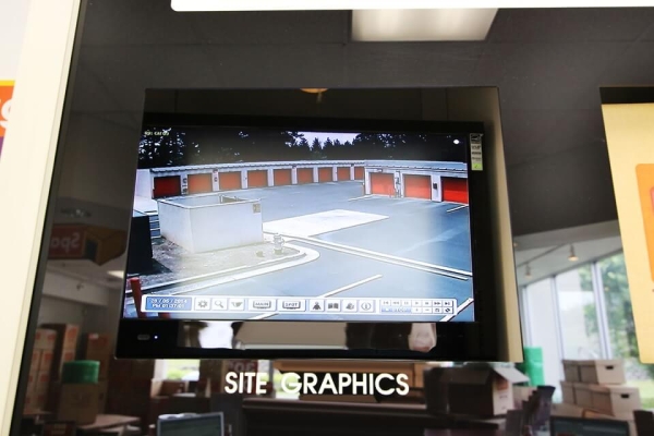 Facility photo: //images.sparefoot.com/medium/214740697f6117456d6.jpg