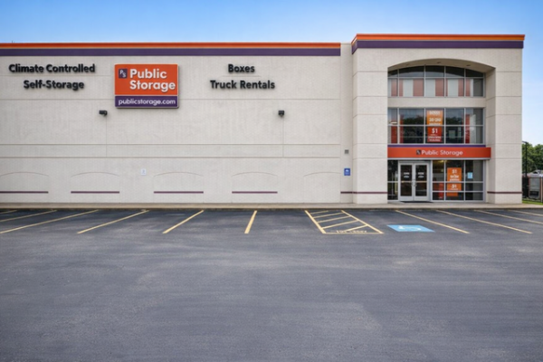 Facility photo: //images.sparefoot.com/medium/214740698b3a701fd7d.jpg