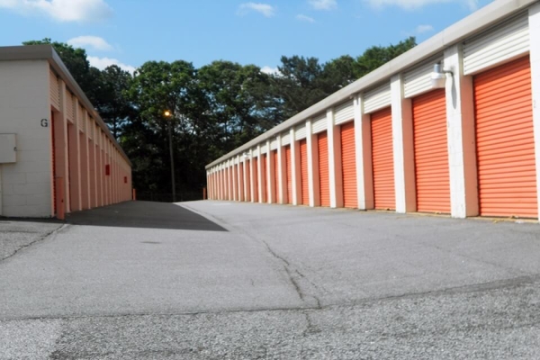 Facility photo: //images.sparefoot.com/medium/214742687f8f03040e1.jpg