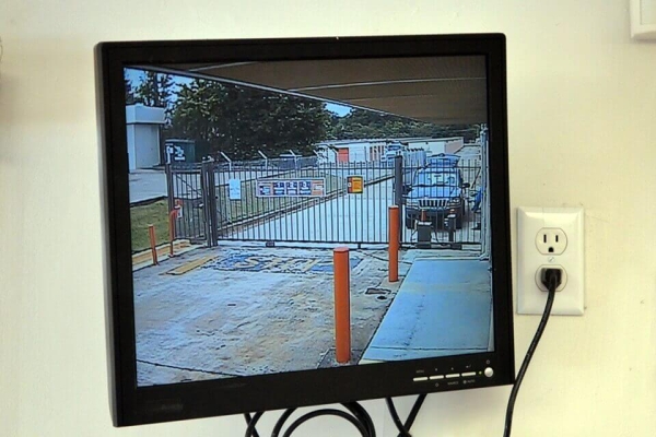 Facility photo: //images.sparefoot.com/medium/2147436957d11bd5ba0.jpg