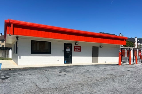 Facility photo: //images.sparefoot.com/medium/214745687e3ab05612f.jpg