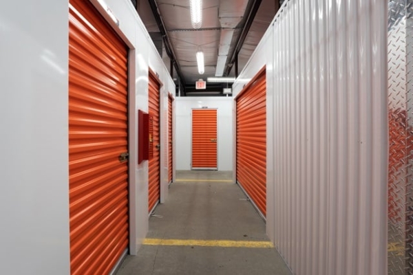 Facility photo: //images.sparefoot.com/medium/2147466878f54c1a511.jpg