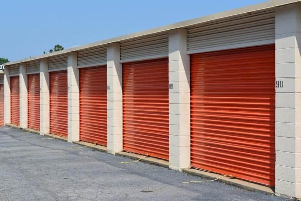Facility photo: //images.sparefoot.com/medium/214748687e3ac4baf46.jpg