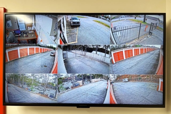 Facility photo: //images.sparefoot.com/medium/214748690a07e3f02fa.jpg