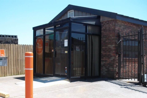 Facility photo: //images.sparefoot.com/medium/214749692da0156a128.jpg