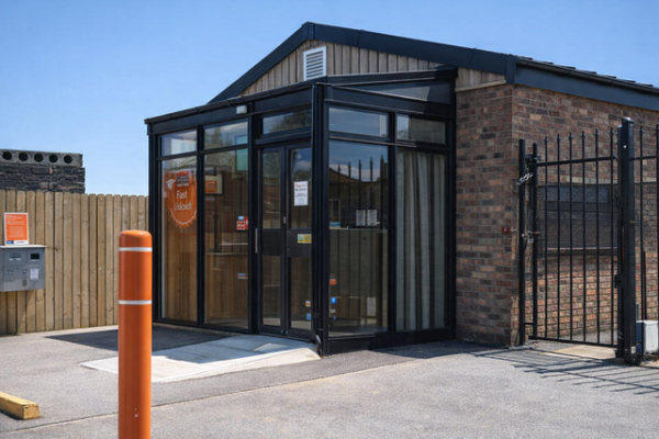 Facility photo: //images.sparefoot.com/medium/214749698ddda8c1ce3.jpg