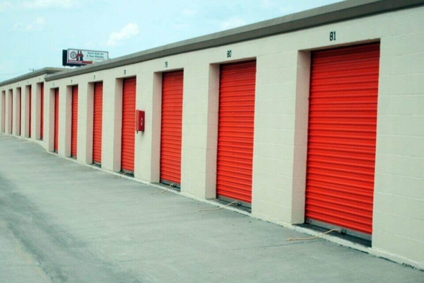 Facility photo: //images.sparefoot.com/medium/2147506894a42086d48.jpg