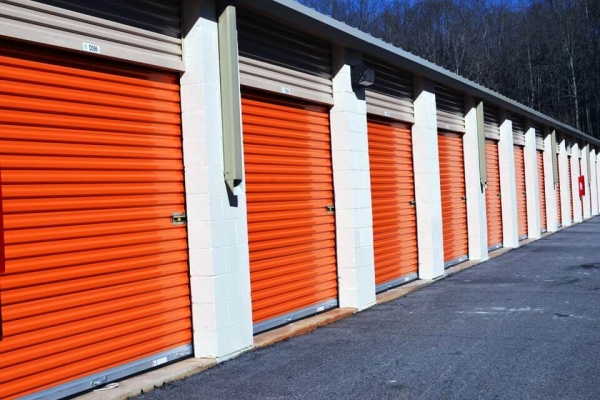 Facility photo: //images.sparefoot.com/medium/214755687b99f153170.jpg
