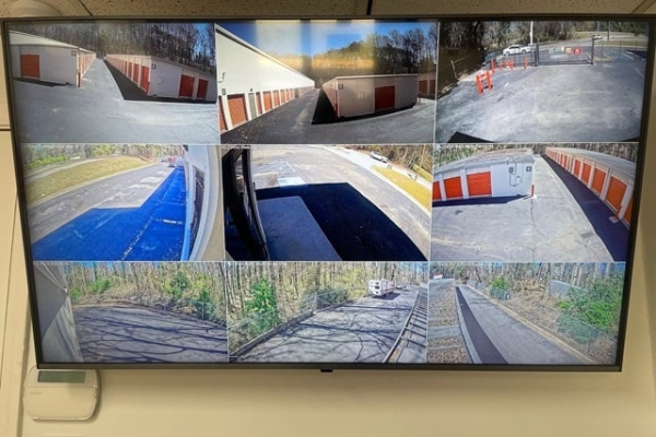 Facility photo: //images.sparefoot.com/medium/214755687b99f306666.jpg