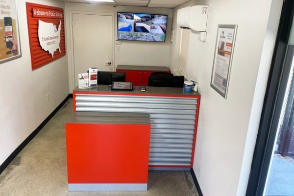 Facility photo: //images.sparefoot.com/medium/214755690caab7bbbb6.jpg