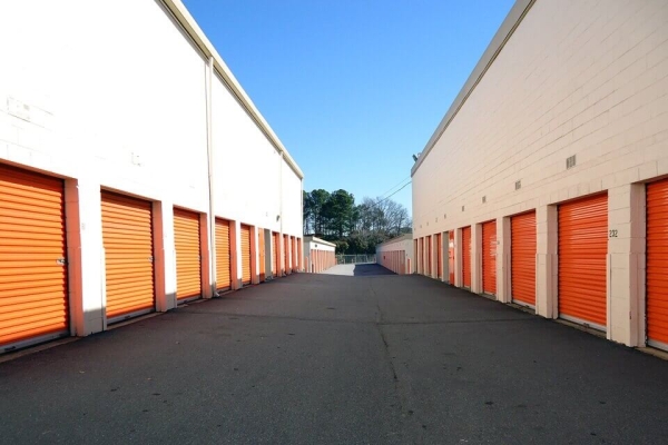 Facility photo: //images.sparefoot.com/medium/2147566880dd95b7e82.jpg