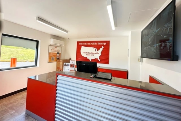 Facility photo: //images.sparefoot.com/medium/214756692ef1e1cd985.jpg