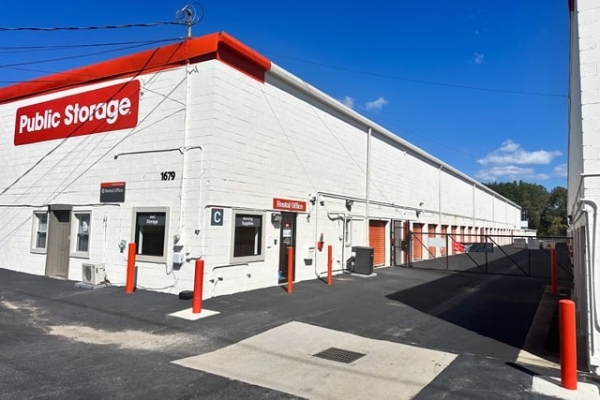 Facility photo: //images.sparefoot.com/medium/2147566957d14665909.jpg