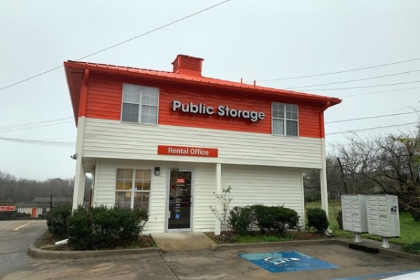 Facility photo: //images.sparefoot.com/medium/214757687f900e39875.jpg