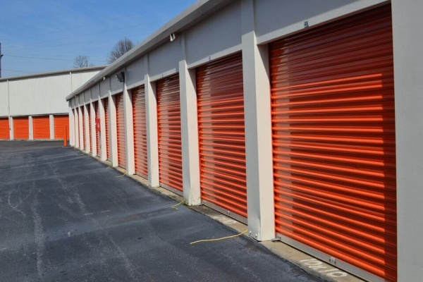 Facility photo: //images.sparefoot.com/medium/214760689c8d2f7dd8c.jpg