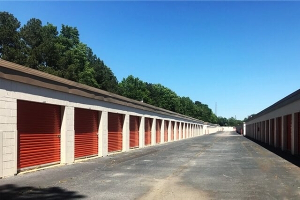 Facility photo: //images.sparefoot.com/medium/214762689f308cf231e.jpg