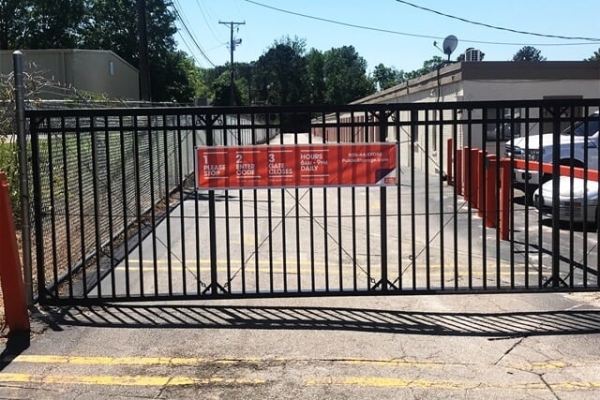 Facility photo: //images.sparefoot.com/medium/214762689f308ee43c5.jpg