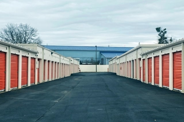 Facility photo: //images.sparefoot.com/medium/214763688380e1bf01a.jpg