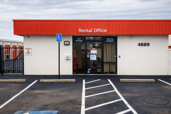 Facility photo: //images.sparefoot.com/medium/21476369df92ef45d3c.jpg