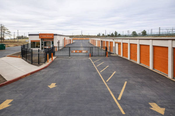 Facility photo: //images.sparefoot.com/medium/21476369f5f8348d566.jpg