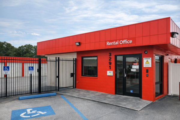Facility photo: //images.sparefoot.com/medium/21476469f7483287ad9.jpg