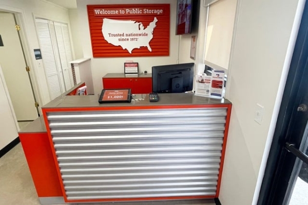 Facility photo: //images.sparefoot.com/medium/214765690caab35b3f6.jpg