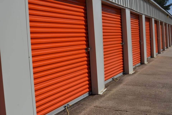 Facility photo: //images.sparefoot.com/medium/214765695680c3335df.jpg