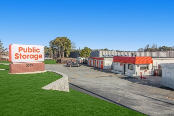 Facility photo: //images.sparefoot.com/medium/214768688b698a23599.jpg