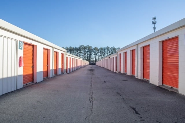 Facility photo: //images.sparefoot.com/medium/214768688b698b580fe.jpg