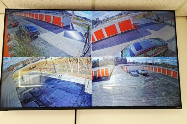 Facility photo: //images.sparefoot.com/medium/2147696956813e9a196.jpg