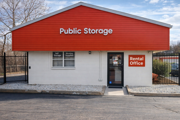 Facility photo: //images.sparefoot.com/medium/21476969f5f8482347b.jpg