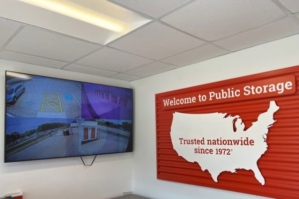 Facility photo: //images.sparefoot.com/medium/2147706878f51a5c198.jpg