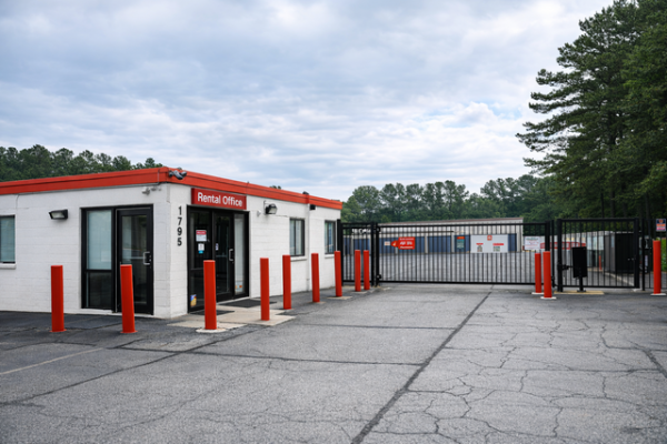Facility photo: //images.sparefoot.com/medium/21477269f899323a4f5.jpg