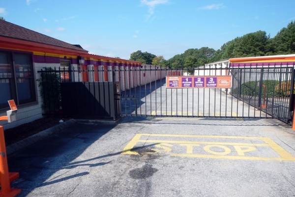 Facility photo: //images.sparefoot.com/medium/2147736878f461ce708.jpg