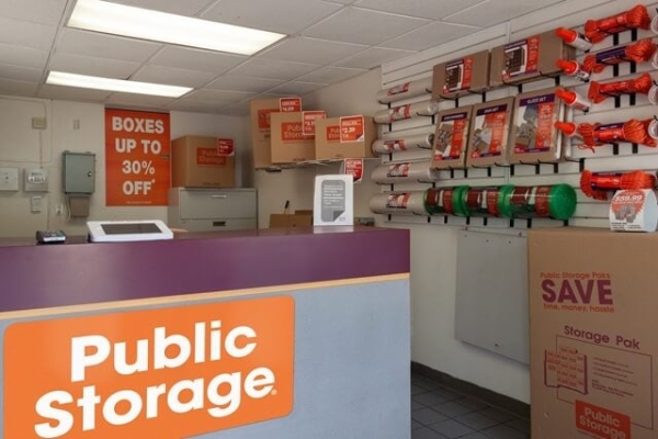 Facility photo: //images.sparefoot.com/medium/214774688380bdb63ab.jpg