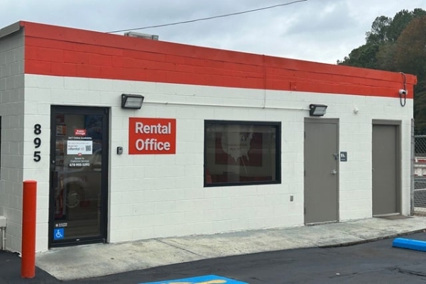 Facility photo: //images.sparefoot.com/medium/214775687ce91bb9c0c.jpg