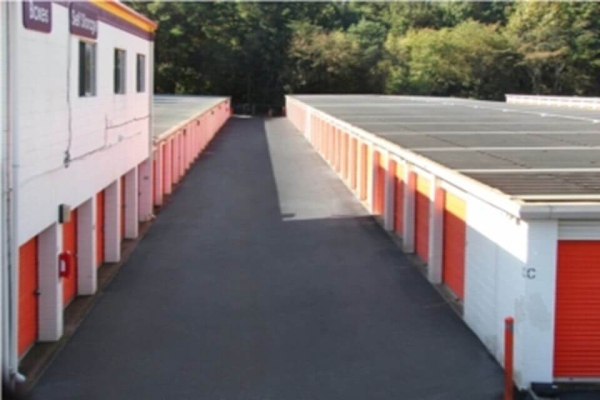 Facility photo: //images.sparefoot.com/medium/214775687ce91cd5f92.jpg