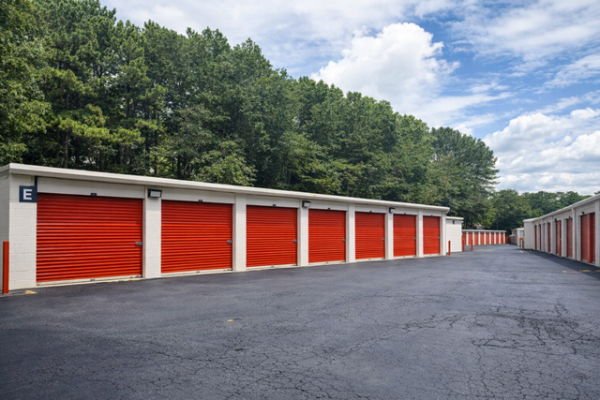 Facility photo: //images.sparefoot.com/medium/214775699869534363a.jpg