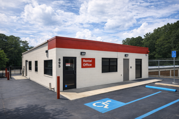 Facility photo: //images.sparefoot.com/medium/21477569f4a7ca1ef59.jpg
