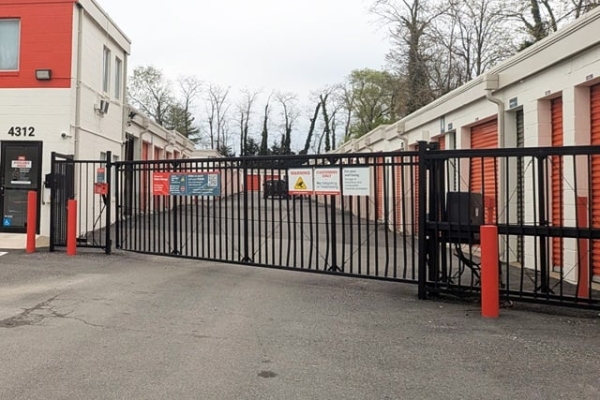 Facility photo: //images.sparefoot.com/medium/214777687a46572545f.jpg
