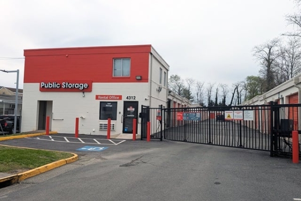 Storage Units at Public Storage - Annandale - 4312 Ravensworth Road - 4312 Ravensworth Road