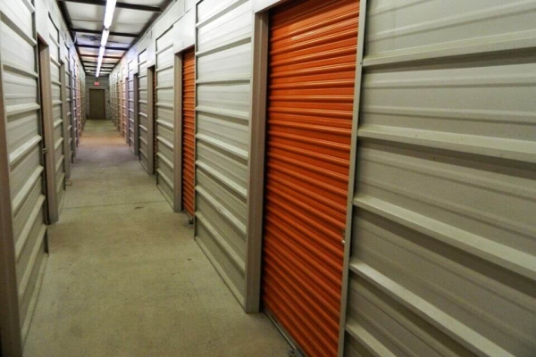 Facility photo: //images.sparefoot.com/medium/21477968822f056dd46.jpg