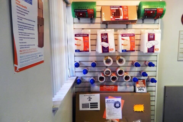 Facility photo: //images.sparefoot.com/medium/2147796888c6b47bc74.jpg
