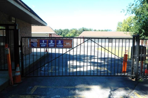 Facility photo: //images.sparefoot.com/medium/214779694bf2c1ae174.jpg