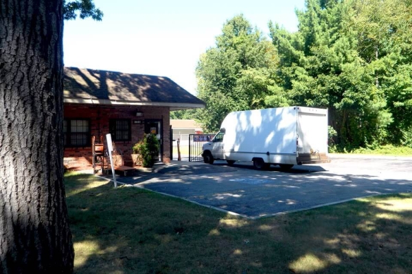 Facility photo: //images.sparefoot.com/medium/21477969f4a82933b61.jpg