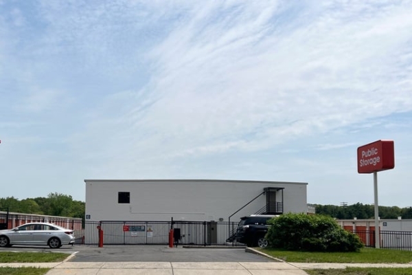 Facility photo: //images.sparefoot.com/medium/214780687ce95519b96.jpg